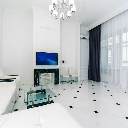 Vip Apartment Near Kreschatyk, 31А Pushkinska Street Киев Екстериор снимка