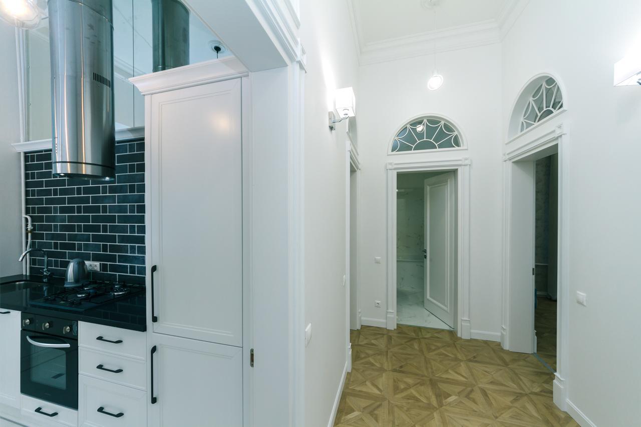 Vip Apartment Near Kreschatyk, 31А Pushkinska Street Киев Екстериор снимка