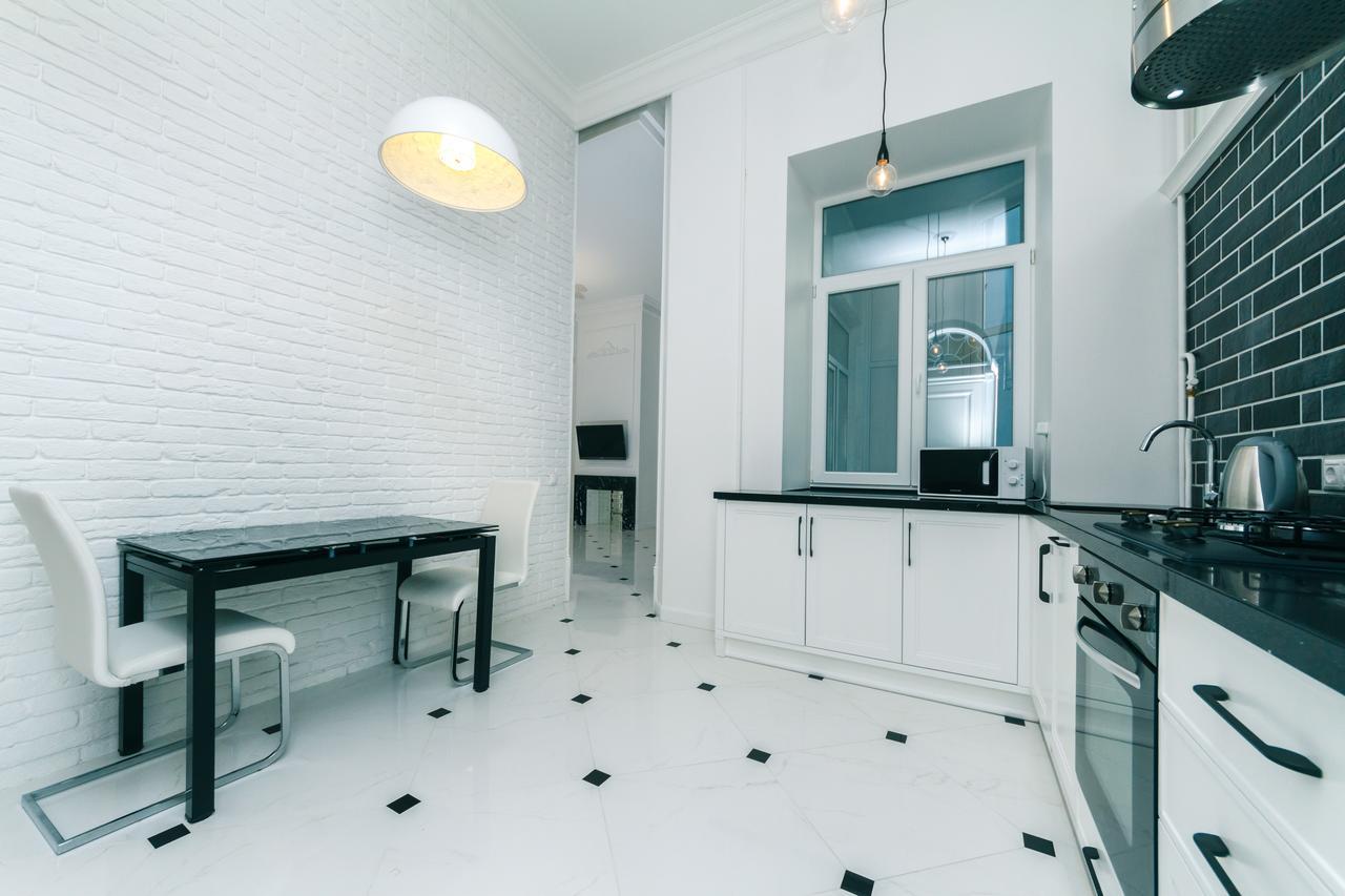 Vip Apartment Near Kreschatyk, 31А Pushkinska Street Киев Екстериор снимка