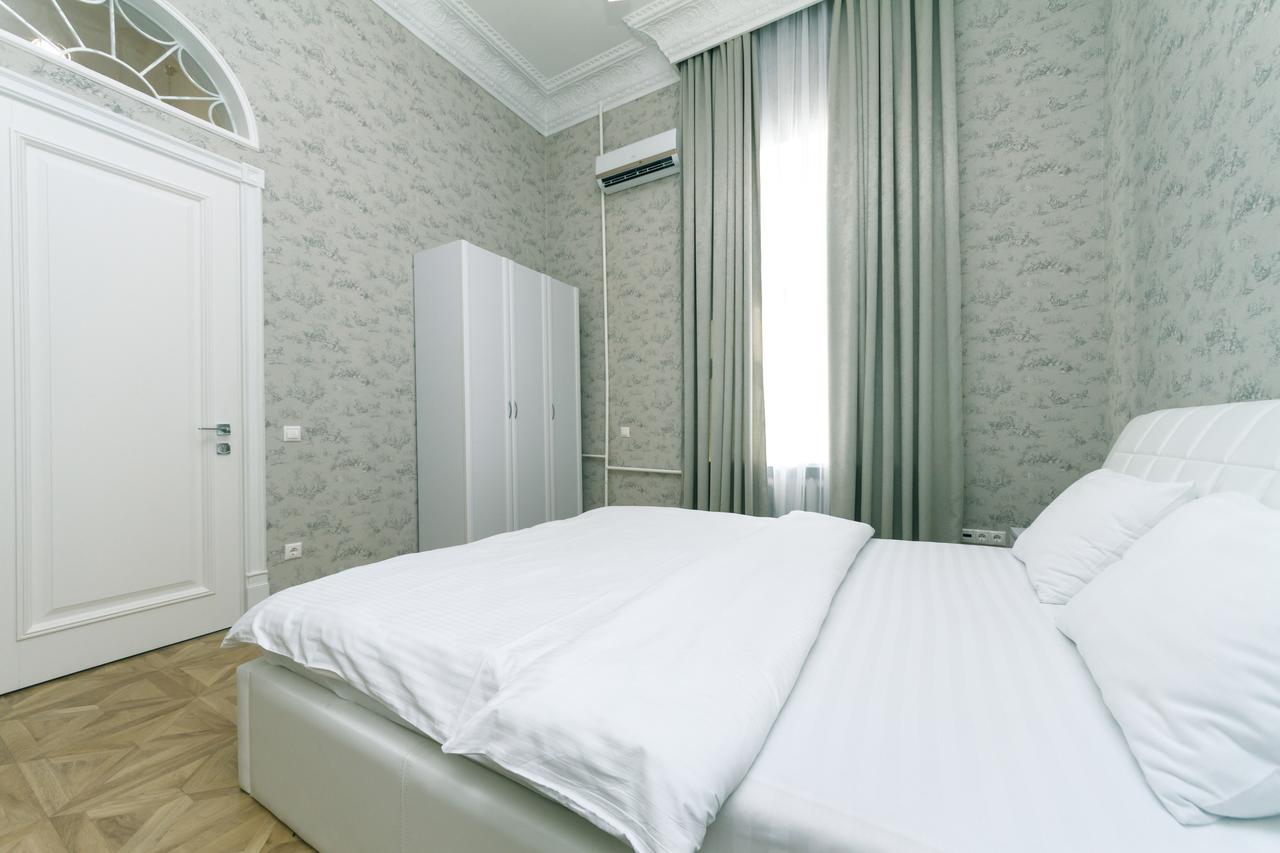 Vip Apartment Near Kreschatyk, 31А Pushkinska Street Киев Екстериор снимка