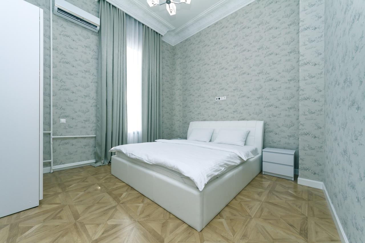 Vip Apartment Near Kreschatyk, 31А Pushkinska Street Киев Екстериор снимка