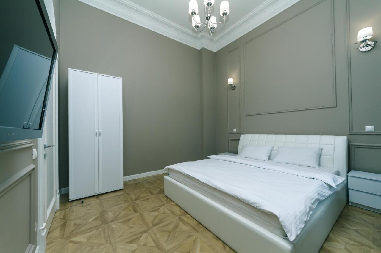 Vip Apartment Near Kreschatyk, 31А Pushkinska Street Киев Екстериор снимка