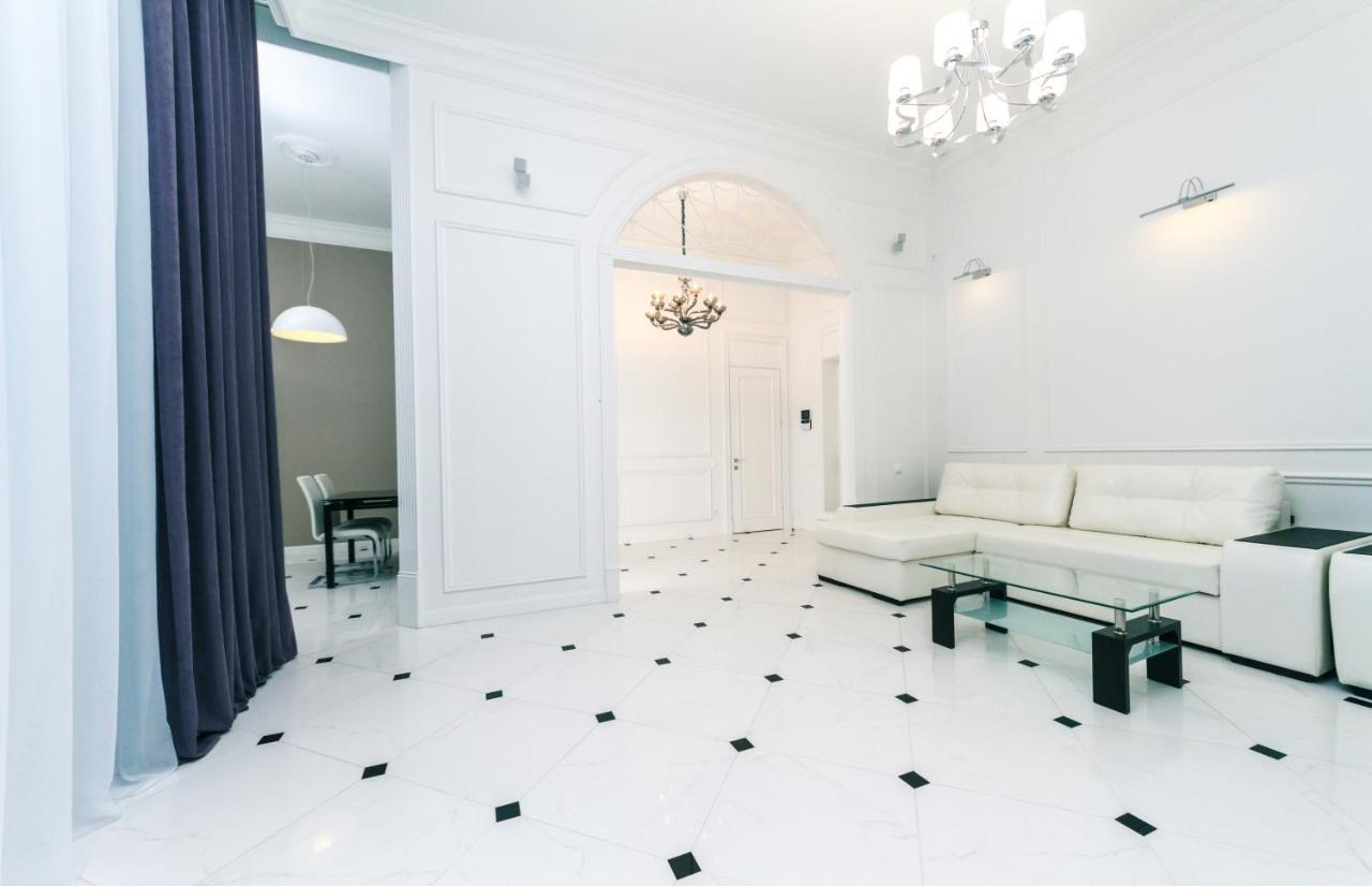 Vip Apartment Near Kreschatyk, 31А Pushkinska Street Киев Екстериор снимка