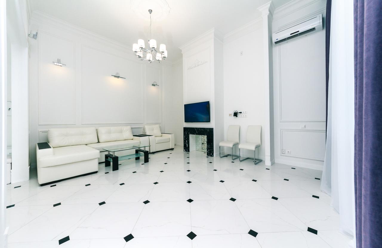 Vip Apartment Near Kreschatyk, 31А Pushkinska Street Киев Екстериор снимка