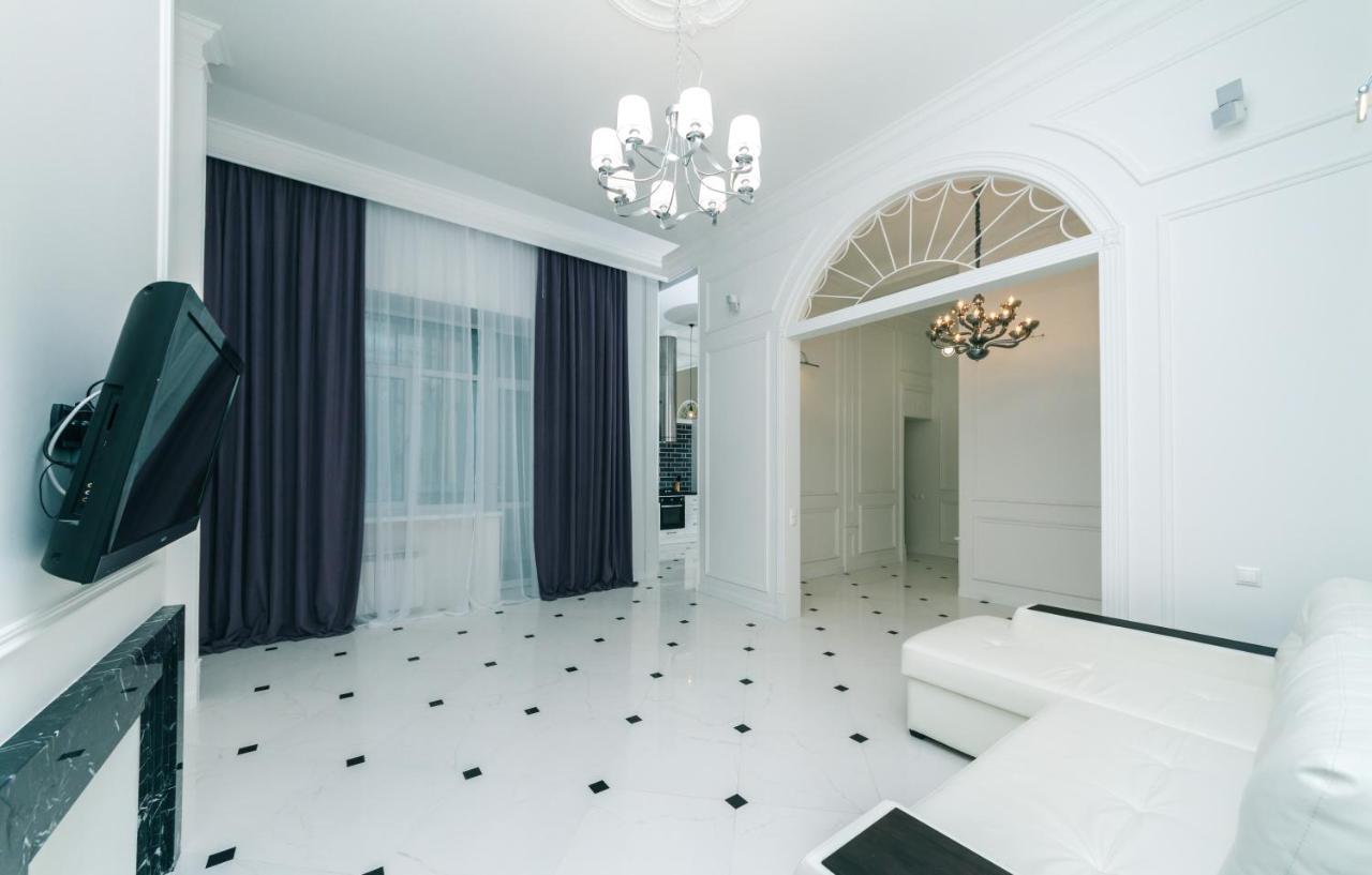 Vip Apartment Near Kreschatyk, 31А Pushkinska Street Киев Екстериор снимка