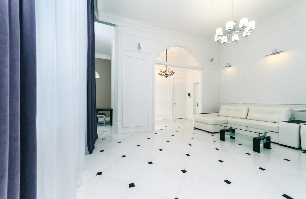 Vip Apartment Near Kreschatyk, 31А Pushkinska Street Киев Екстериор снимка